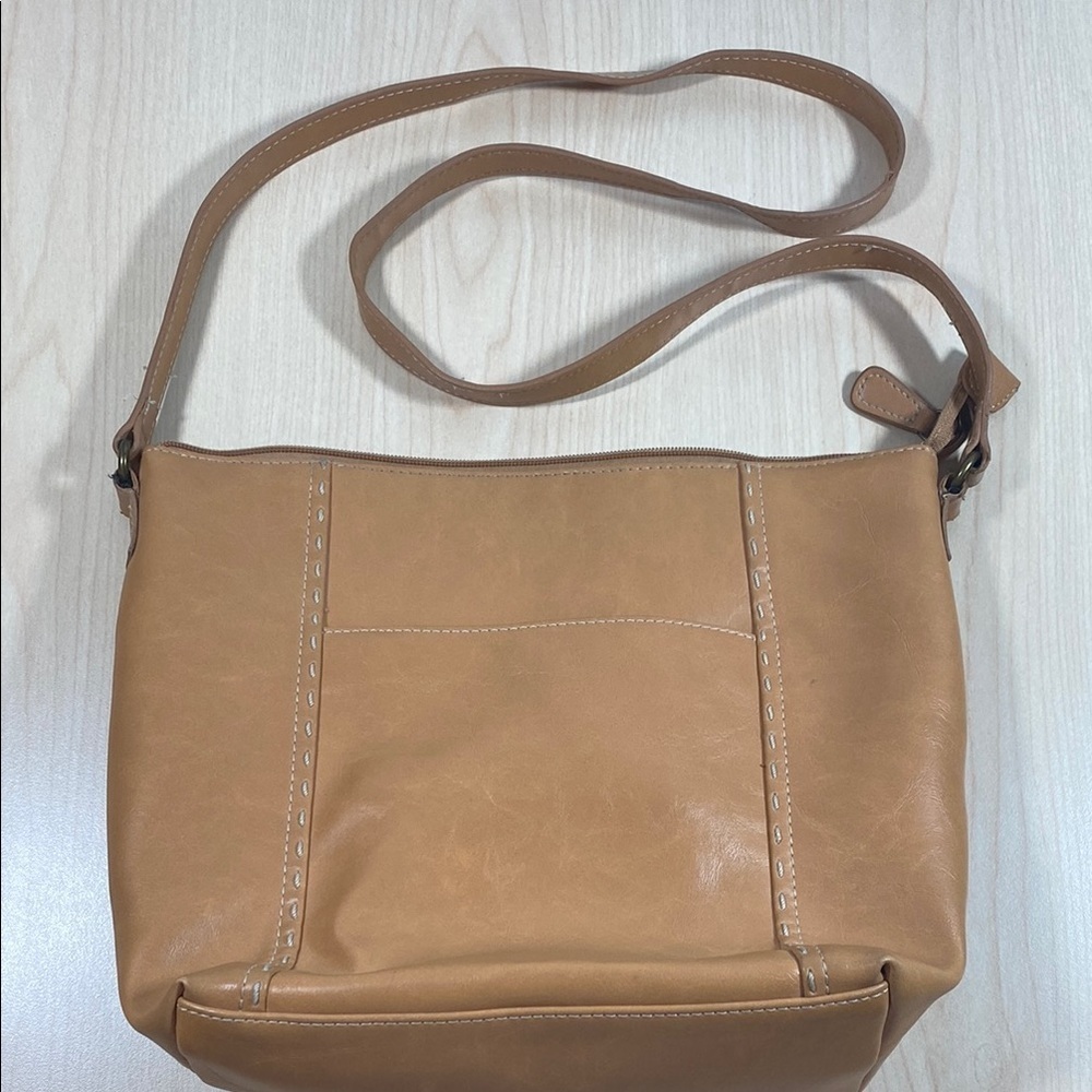Relic Tan Shoulder Bag with Sleek Design